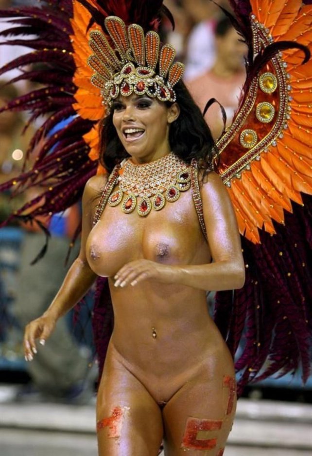 Naked Вивиана Кастро. Карнавал