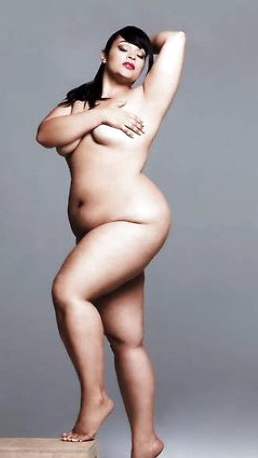 Дениз бидо модель Plus-Size ню