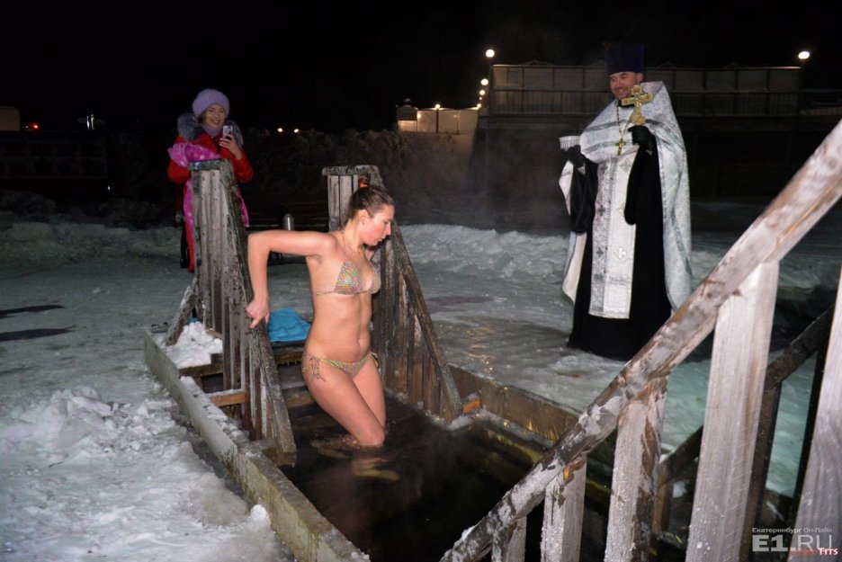 Зрелые голые бабы на снегу