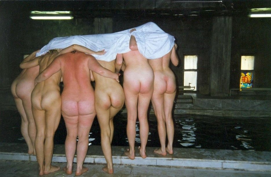 Красивые голые женщины в бане