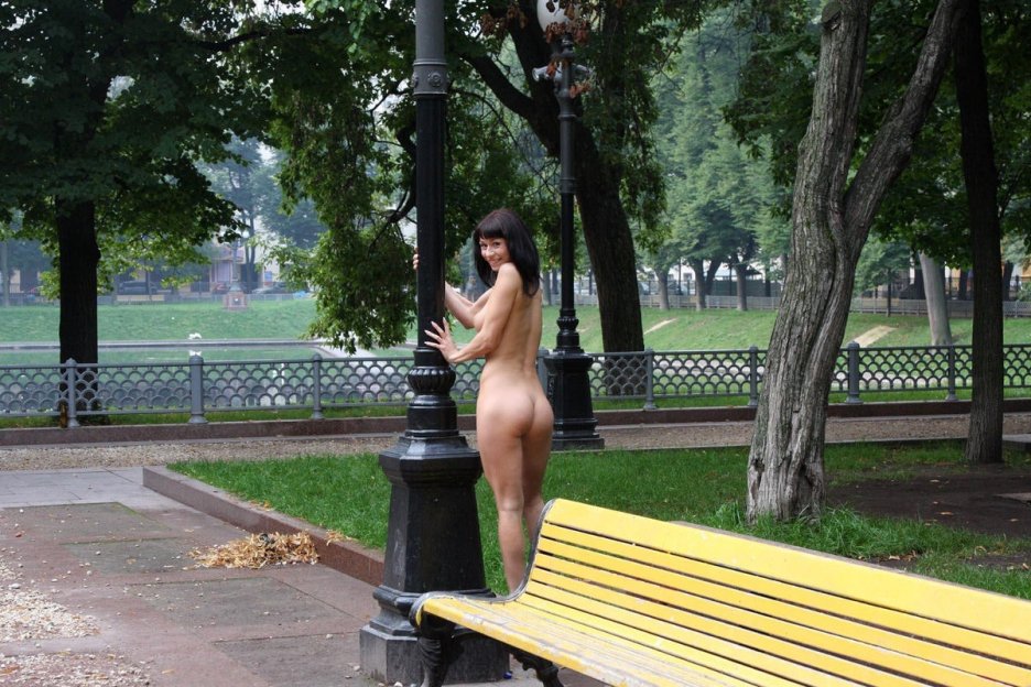 Голые прогулки в парке