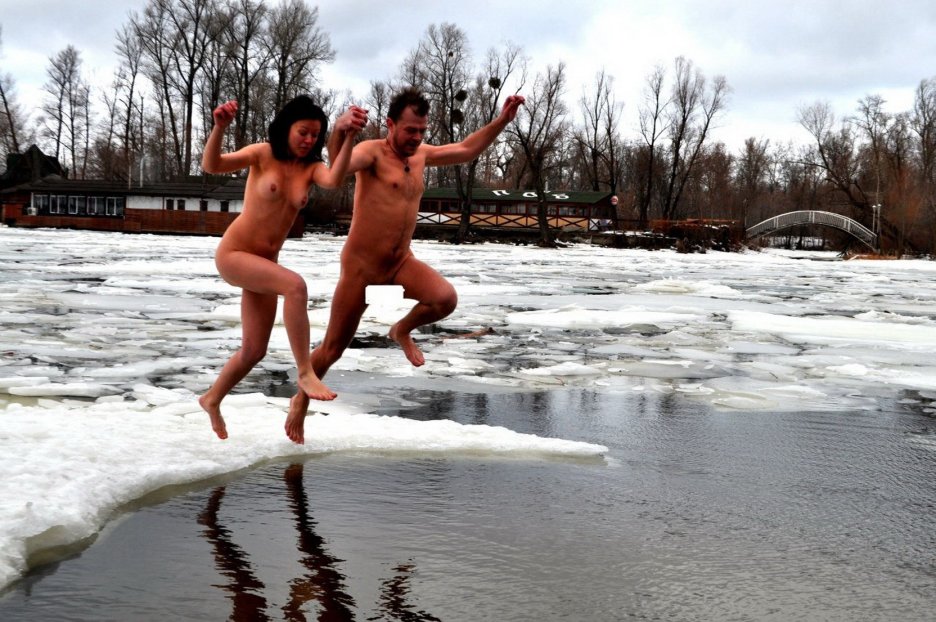 Нудистские купания ночью