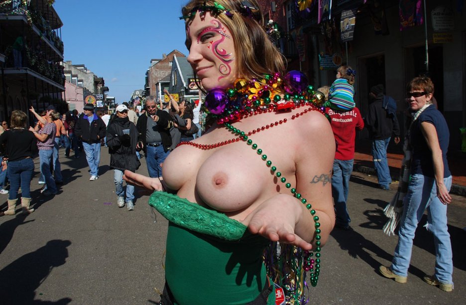 Mardi gras Festival большая грудь