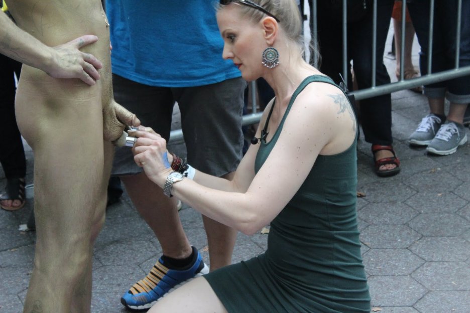 Дрочка члена на Folsom Street