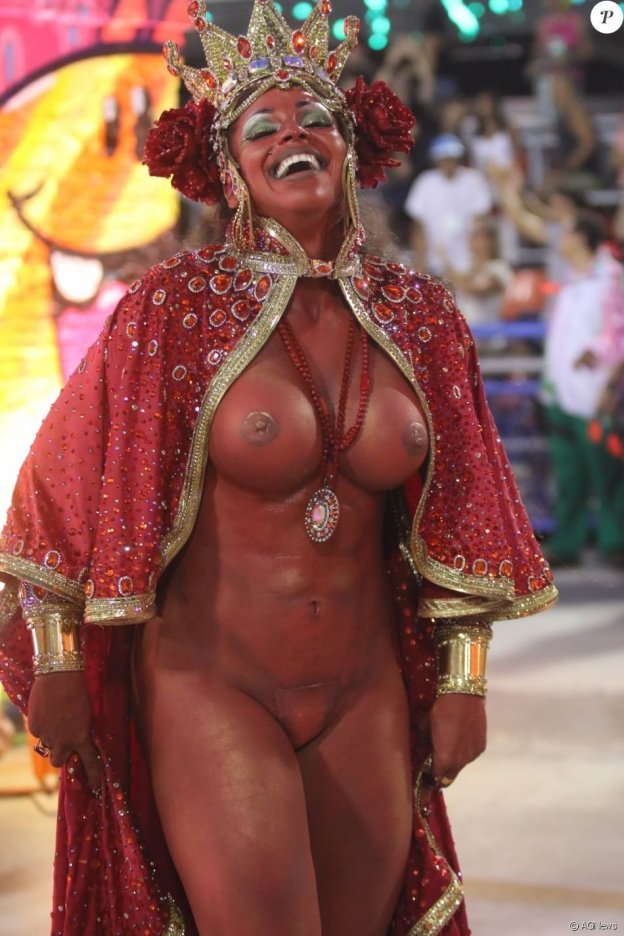 Naked Вивиана Кастро. Карнавал