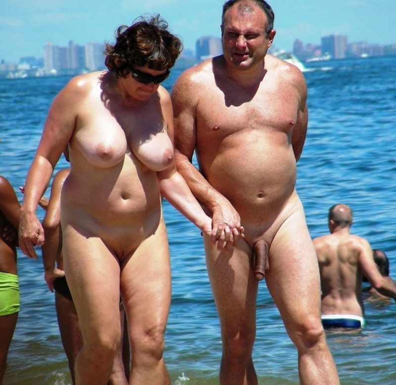 Голые зрелые пары на пляже