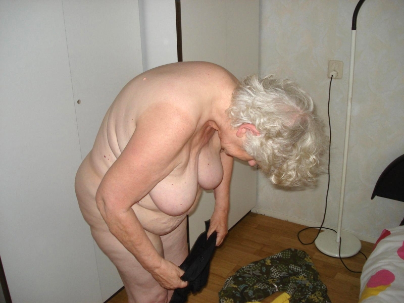 Пьяные голые женщины в возрасте