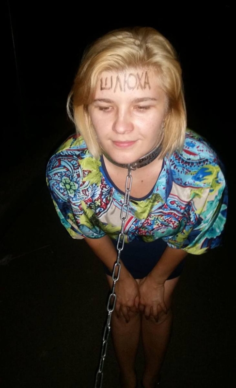 Унизительные надписи на голом теле