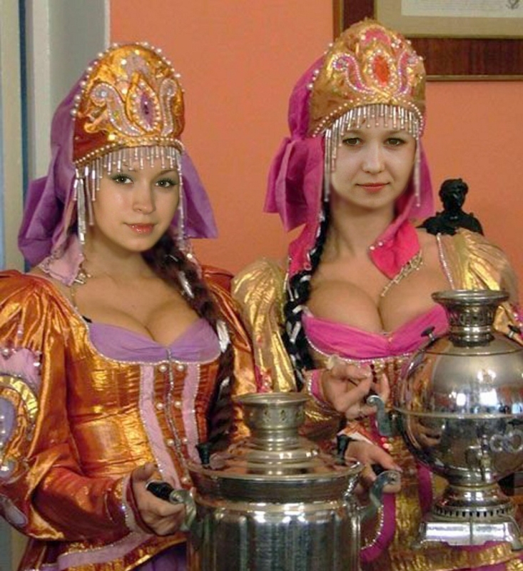 Порнографии в старинных платьях