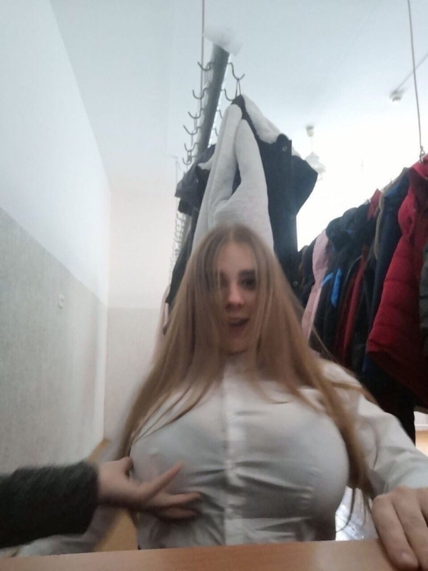 Огромные сиськи перед камерой