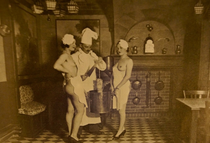 Костюмированная оргия