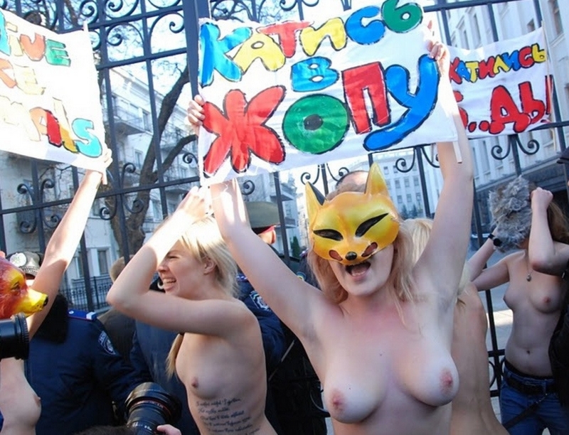 Femen сиськи администрация президента Украины