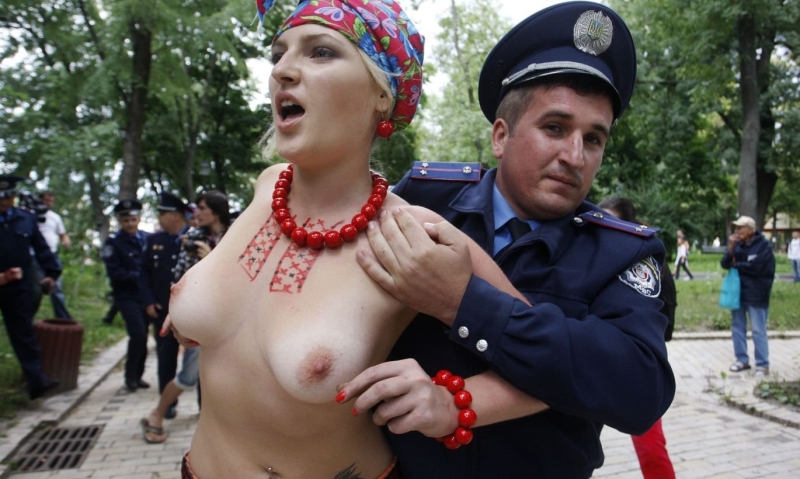 Украинские националистки женщины ню