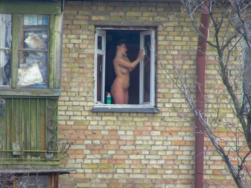 Соседние окна голые женщины