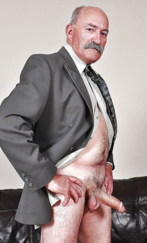 Handsome Silver Daddy большой хуй